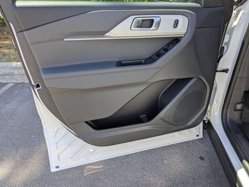 New 2026 Ford Explorer Active RWD image 9
