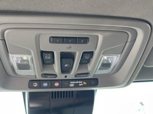 Used 2025 GMC Sierra 2500 Denali w/ Denali Reserve Package image 25