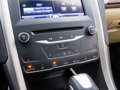 Used 2014 Ford Fusion SE w/ Equipment Group 202A image 26