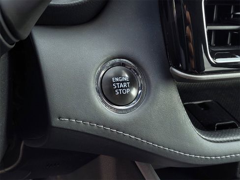 Used 2022 Toyota Highlander XLE image 23