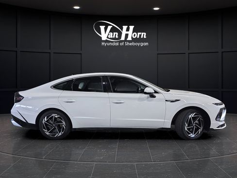 Used 2025 Hyundai Sonata SEL FWD image 2