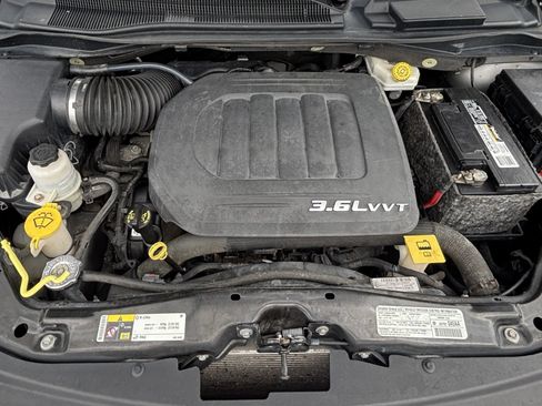 Used 2013 Chrysler Town & Country Touring-L w/ Driver Convenience Group FWD image 34