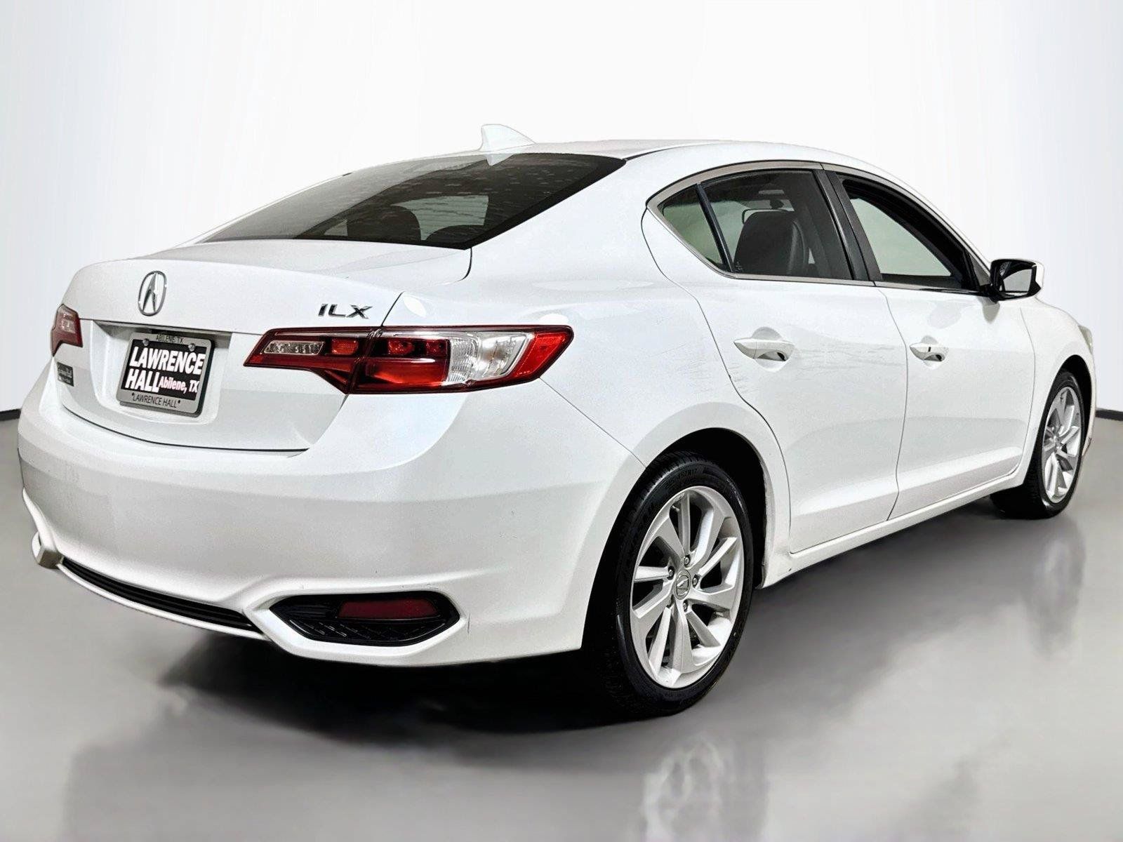 Used 2017 Acura ILX FWD image 4