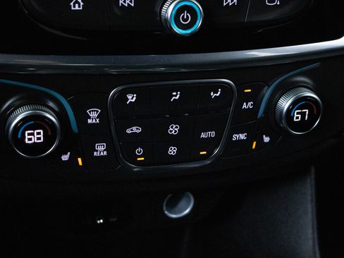 Used 2023 Chevrolet Traverse LT AWD/4WD image 14