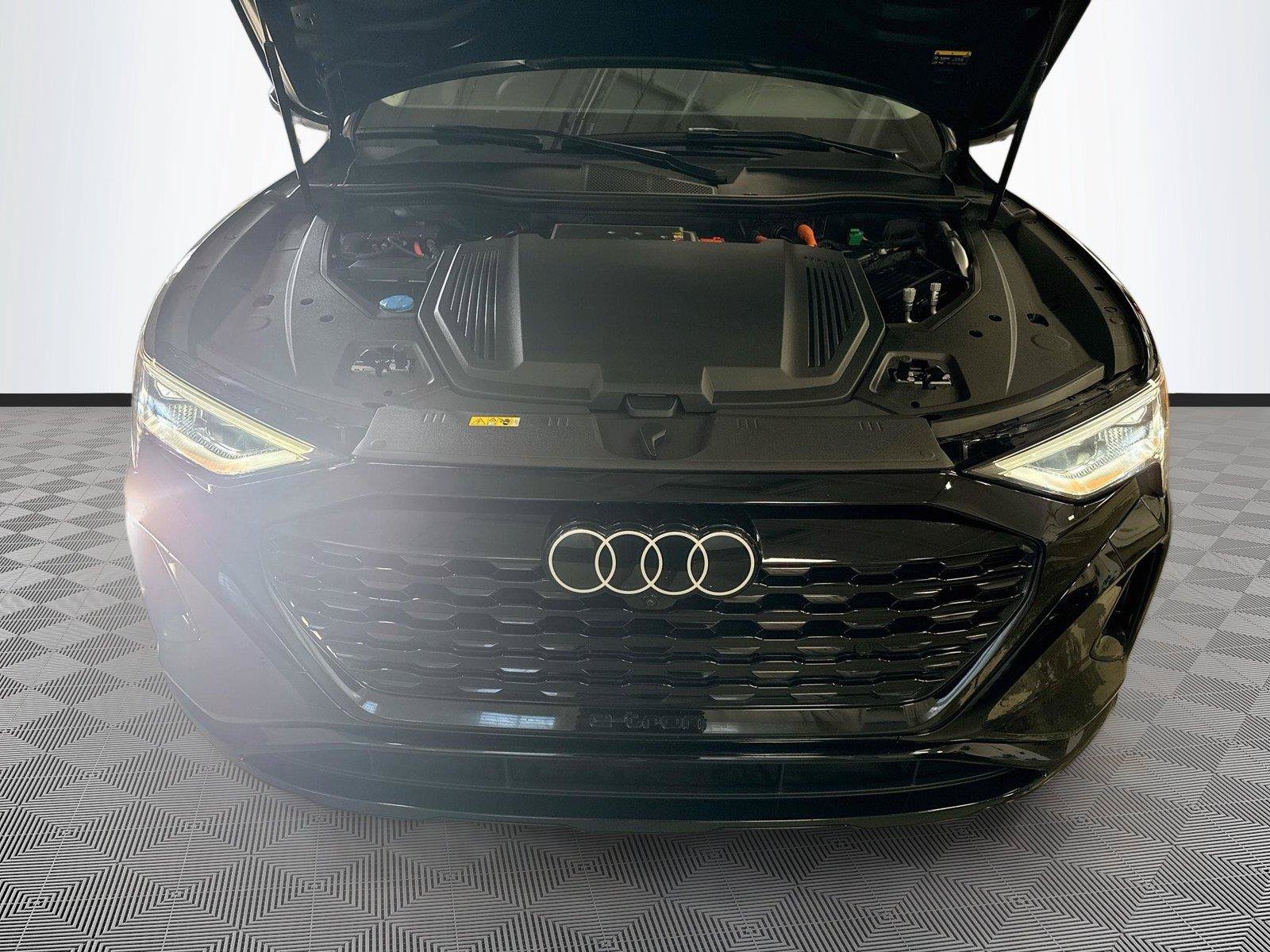 Used 2024 Audi Q8 e-tron Premium Plus AWD/4WD image 31