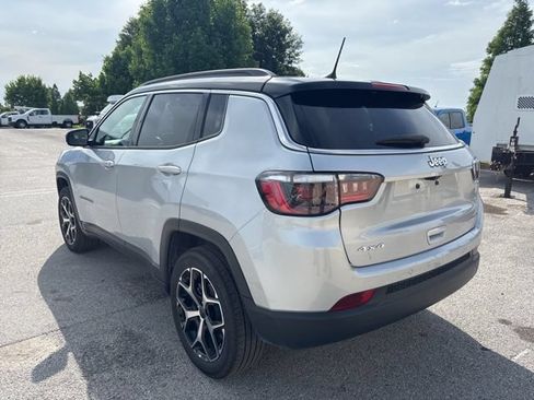 Used 2025 Jeep Compass Limited AWD/4WD image 7