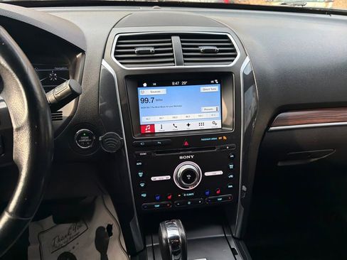 Used 2017 Ford Explorer Limited image 18