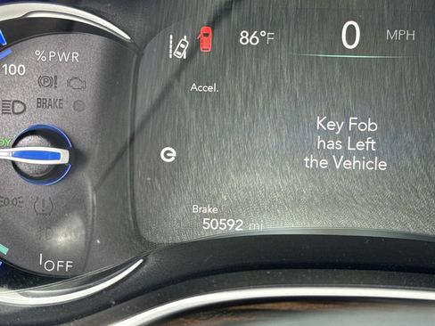 Used 2023 Chrysler Pacifica Limited FWD image 41