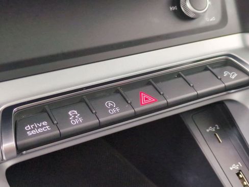 Used 2020 Audi Q3 2.0T Premium image 32