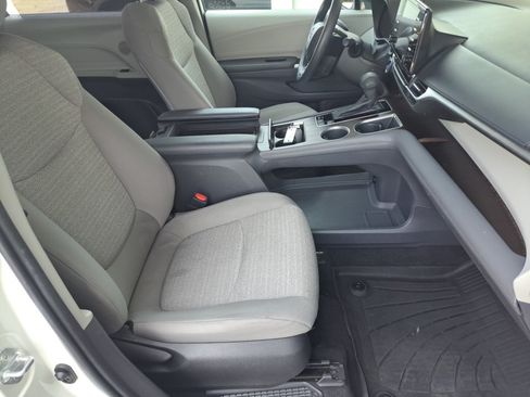 Used 2022 Toyota Sienna LE FWD image 18