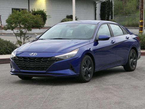 Certified 2023 Hyundai Elantra SEL w/ Preferred Accessory Package image 7