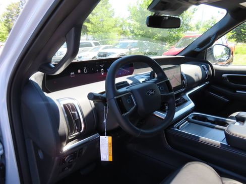 New 2026 Ford Expedition Platinum w/ Stealth Appearance Package AWD/4WD image 11