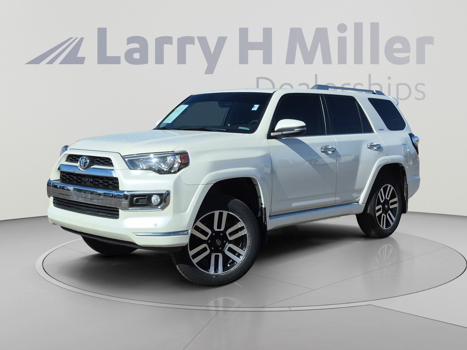 Used 2019 Toyota 4Runner SR5 AWD/4WD image 1