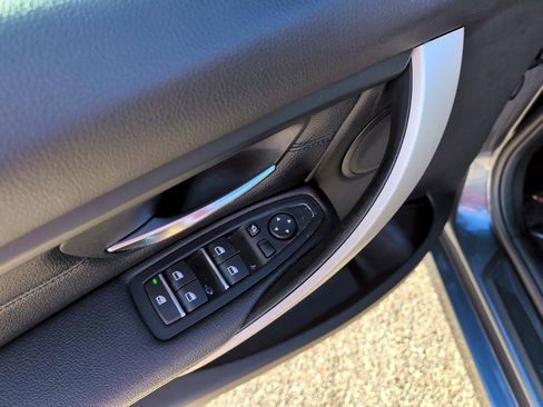 Used 2018 BMW 320i xDrive Sedan image 17