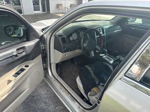 Used 2007 Chrysler 300 Touring RWD image 5