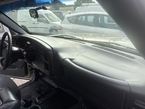 Used 2001 Chevrolet Silverado 2500 4x4 Crew Cab image 18