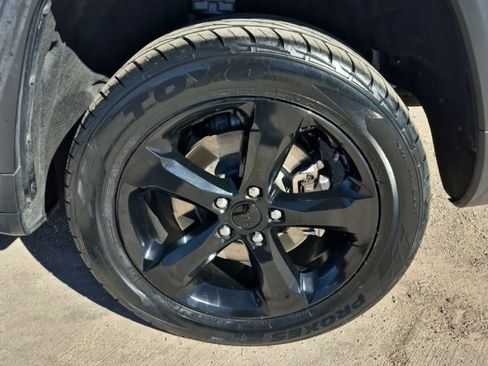 Used 2023 Jeep Grand Cherokee L Laredo AWD/4WD image 10