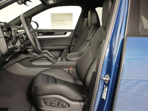 New 2026 Porsche Cayenne image 5