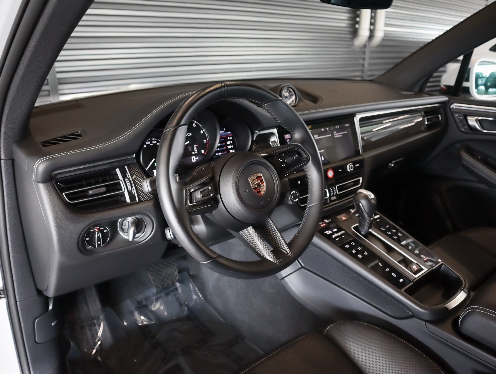 Certified 2025 Porsche Macan GTS AWD/4WD image 4