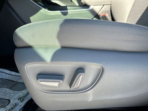 Used 2022 Toyota Highlander L image 22