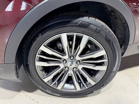 Used 2018 Ford Explorer Platinum image 2