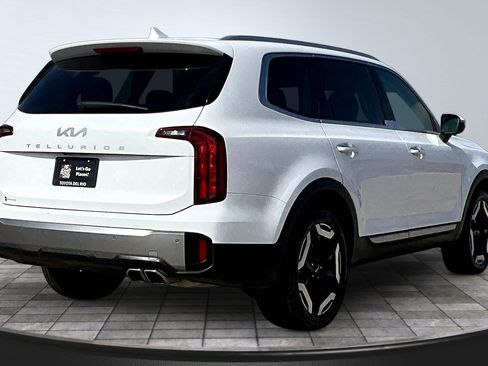 Used 2025 Kia Telluride S FWD image 7