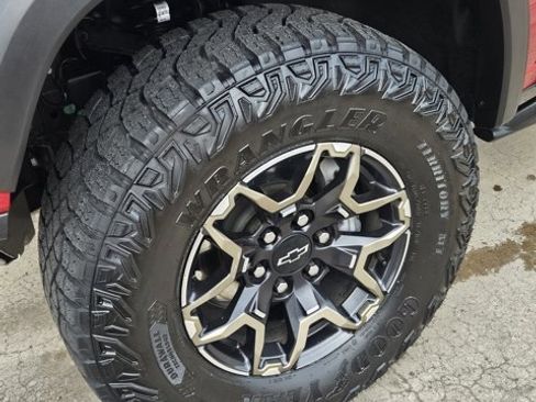 Used 2024 Chevrolet Colorado ZR2 w/ ZR2 Convenience Package III image 9