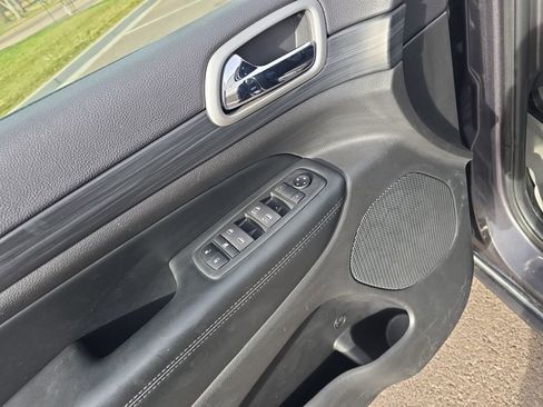 Used 2021 Jeep Grand Cherokee Laredo X image 13