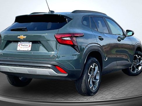 Used 2025 Chevrolet Trax LT FWD image 2