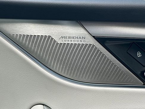 Used 2023 Jaguar F-PACE R-Dynamic S image 16