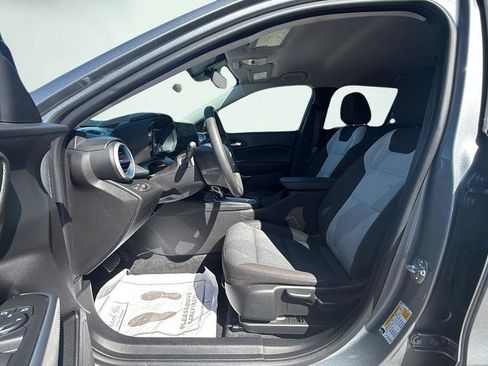 Used 2024 Chevrolet Trax LS w/ LS Convenience Package FWD image 21
