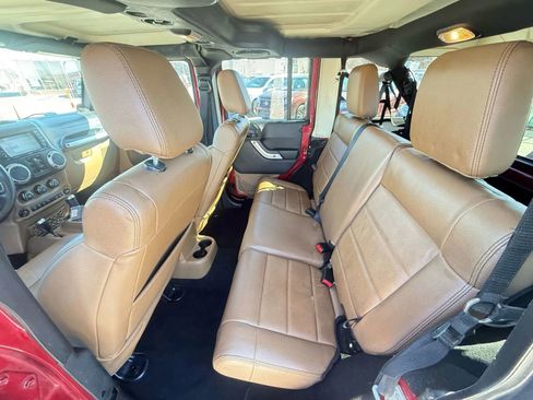 Used 2011 Jeep Wrangler Unlimited Rubicon w/ Dual Top Group image 11