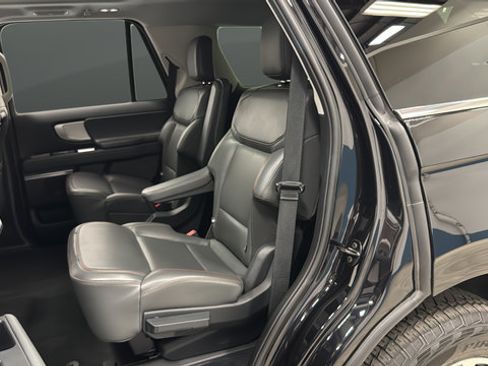 Used 2025 Ford Expedition Active AWD/4WD image 23