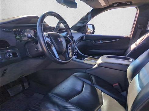 Used 2018 Cadillac Escalade Platinum image 5