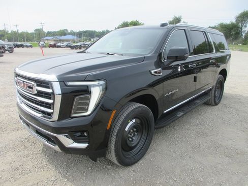 New 2026 GMC Yukon XL Elevation w/ Elevation Premium Package AWD/4WD image 9