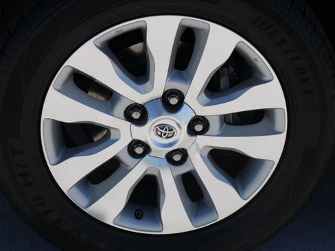 Used 2017 Toyota Sequoia Platinum RWD image 10