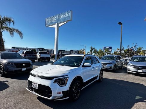 Used 2024 Kia Niro Wave FWD image 2