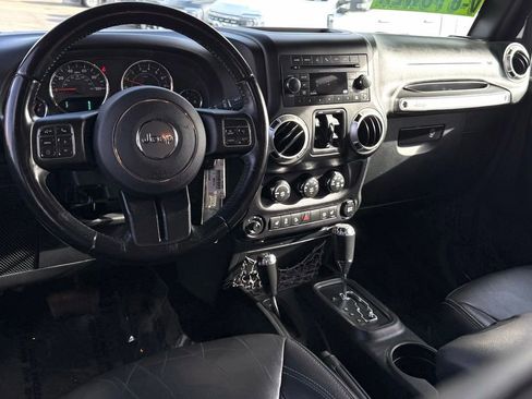 Used 2018 Jeep Wrangler Unlimited Rubicon w/ Connectivity Group image 28