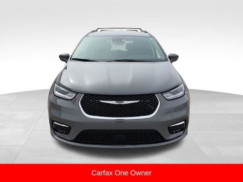 Used 2022 Chrysler Pacifica Touring-L image 2