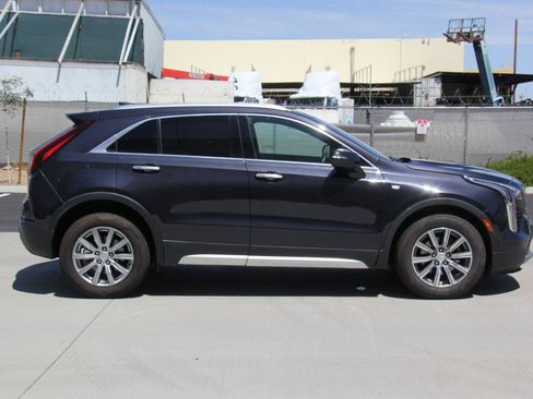 Used 2022 Cadillac XT4 Premium Luxury w/ Driver Awareness Package FWD image 4