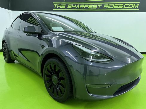 Used 2022 Tesla Model Y Long Range AWD/4WD image 2