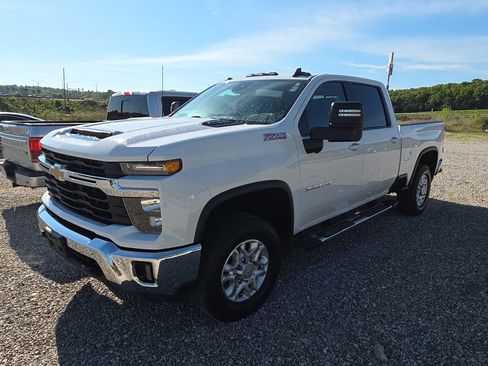 Used 2024 Chevrolet Silverado 2500 LT w/ All Star Edition AWD/4WD image 3