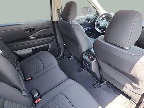 Used 2025 Nissan Pathfinder SV FWD image 10