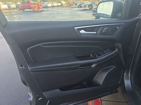 Used 2019 Ford Edge Titanium w/ Equipment Group 301A image 10