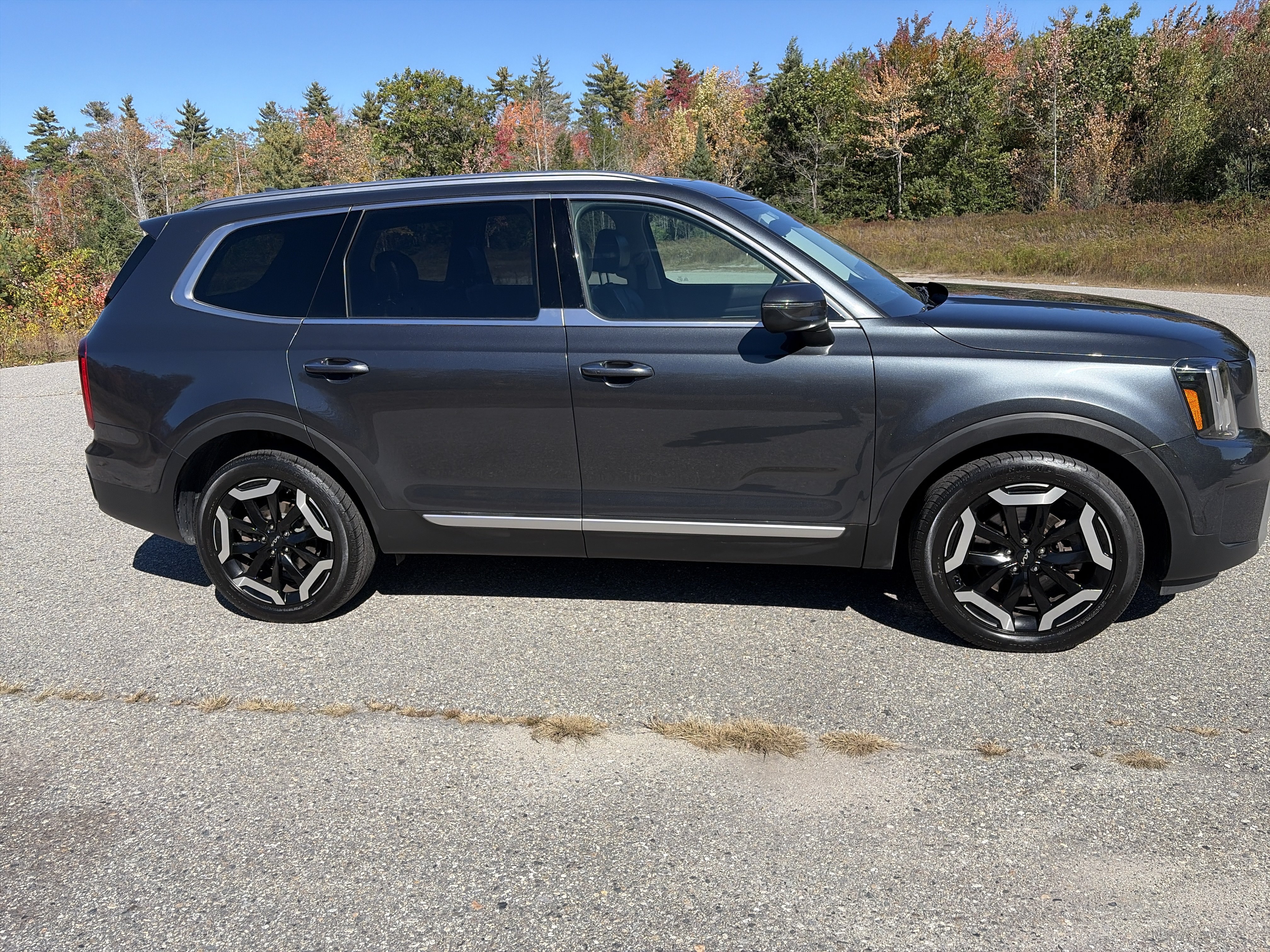 Certified 2024 Kia Telluride S w/ S Sunroof Package AWD/4WD image 4
