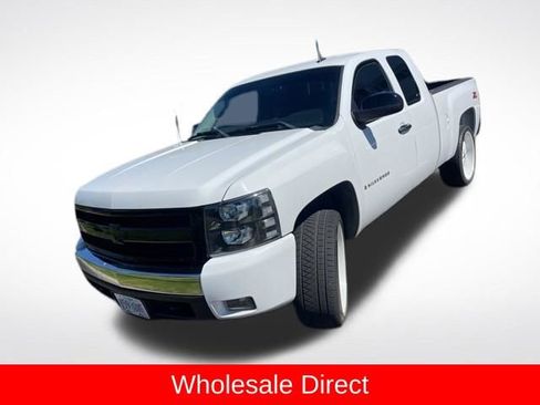 Used 2007 Chevrolet Silverado 1500 LT w/ 1LT Convenience Package AWD/4WD image 30