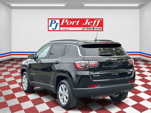 Used 2024 Jeep Compass Latitude AWD/4WD image 5