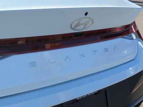 New 2026 Hyundai Elantra SE FWD image 12