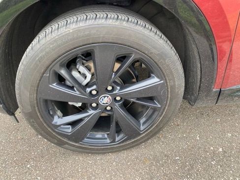 Used 2023 Buick Envision Essence w/ Sport Touring Package AWD/4WD image 3