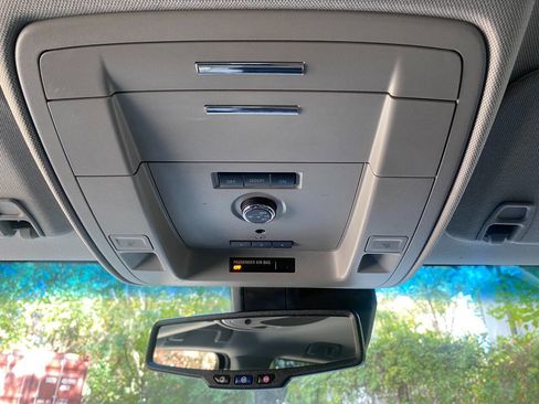 Used 2018 Chevrolet Suburban LT image 39